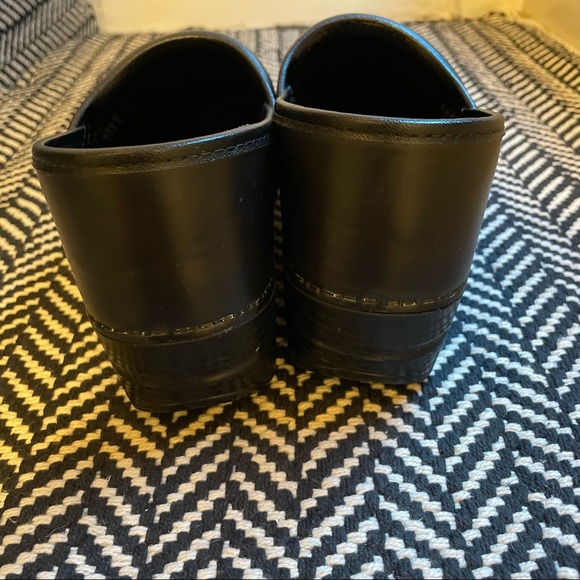 Black Dansko clogs - Picture 8 of 8